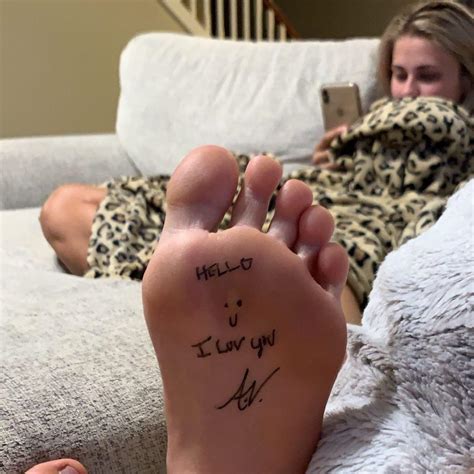 Paige VanZant : r/feet